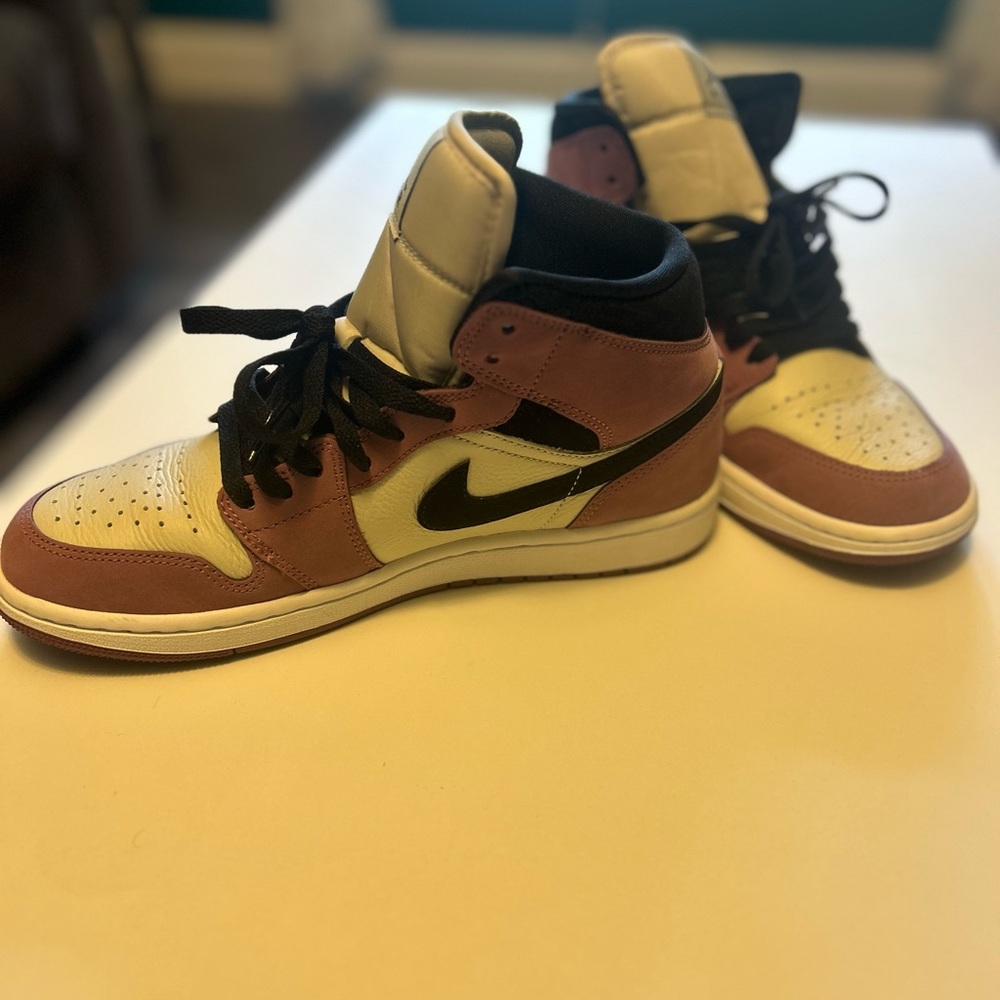 Nike Women’s Air Jordan 1